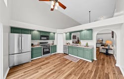 1136 Arrowhead Dr, South Strabane, PA 15301