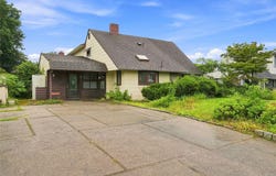 75 Weaving Lane, Wantagh, NY 11793