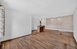 100 E Maxwelton Drive, Des Moines, IA 50315