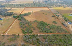 431 Turkeyfoot, La Vernia, TX 78121