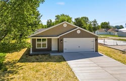 256 Walnut Street, Hawk Point, MO 63349