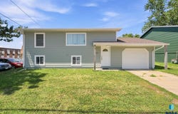 317 S Sycamore Ave, Sioux Falls, SD 57110