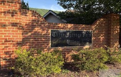 702 Three Springs Dr, BLUEFIELD, WV 24701