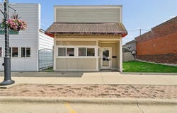 717 12th Street, Belle Plaine, IA 52208