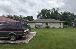 331 S 4th St, Akron, IA 51001
