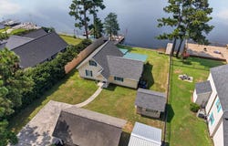 454 Island Dr, Douglas, GA 31535