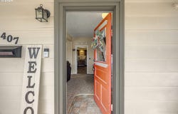 407 N LINCOLN St, Newberg, OR 97132