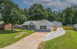 102 Charles Latham Drive, Jackson, TN 38301