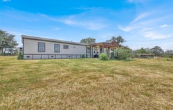 599 County Rd 475, Luling, TX 78648