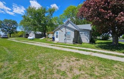 615 S Cherry St, Clearmont, MO 64431