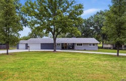 2710 SW Burlingame RD, Topeka, KS 66611