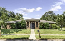 2300 Christopher Drive E, Mobile, AL 36609