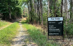1802 OFF Sr, Saluda, NC 28773