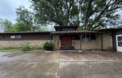 12 S Allen, Chanute, KS 66720