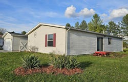 229 Cadgewith E, Lansing, MI 48906