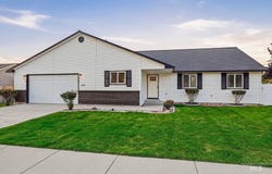 770 E Red Bud St, Kuna, ID 83634