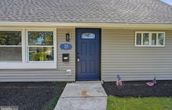 32 IRIS Road, LEVITTOWN, PA 19057