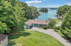 6015 Smith Mountain Rd, Penhook, VA 24137