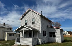 70 9th St, Lucernemines, PA 15754