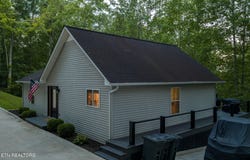 332 Pearl Rd, LaFollette, TN 37766