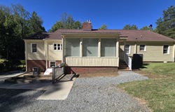 680 Park Ln, Halifax, VA 24558