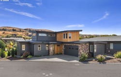 100 SOUTHSHORE Ave, TheDalles, OR 97058