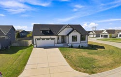7117 E Pheasant Ridge St, Bel Aire, KS 67226
