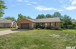 508 Violet Ridge, Chatham, IL 62629