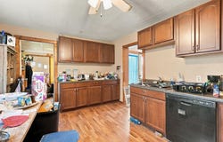 318 W State Street, IA 52322
