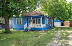 1014 W 6th St, Taylor, TX 76574