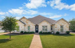 717 Wintergreen Drive, Hewitt, TX 76643