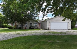 2482 S 400 E, Pierceton, IN 46562