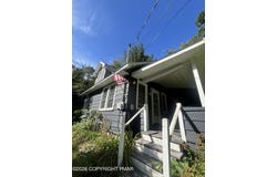 306 Park Place, Cresco, PA 18326