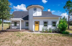 245 Country Ln, McDade, TX 78650