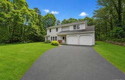 11 Bates Lane, Ridge, NY 11961