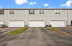 262 Springbrook Trail S, Oswego, IL 60543
