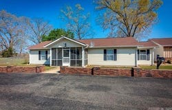 8546 Edgemont Rd, Greers Ferry, AR 72067