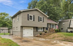 813 S Sunset Drive, Olathe, KS 66061