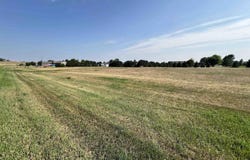 24 Meadow St, Pierre, SD 57501