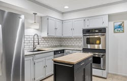 6735 POPLAR Pike, Memphis, TN 38119