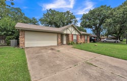 205 Mountain View Drive, Azle, TX 76020