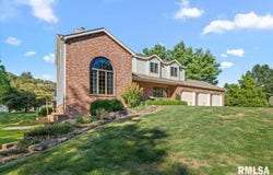 667 Covered Bridge Road, Glenarm, IL 62536