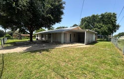 709 N Leckie, Runge, TX 78151