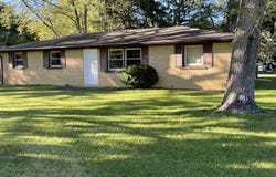 2004 Broadmoor Avenue, Fort Wayne, IN 46818