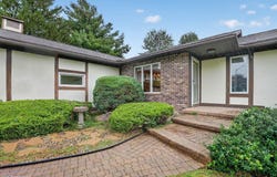 1502 Knoll Ridge Drive, Waverly, IA 50677