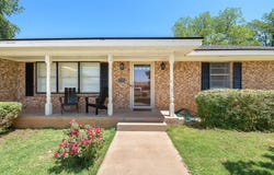 710 W Maple St, Dimmitt, TX 79027