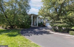 100 E HOLLAND Road, HOLLAND, PA 18966
