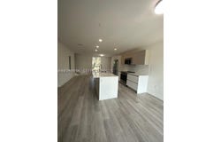 2561 NE 193rd St, Miami, FL 33180