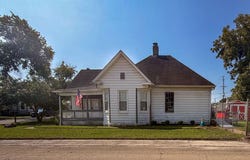 202 E 2nd Street, De Soto, MO 63020