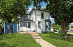 180 E 3rd, Riverside, IA 52327